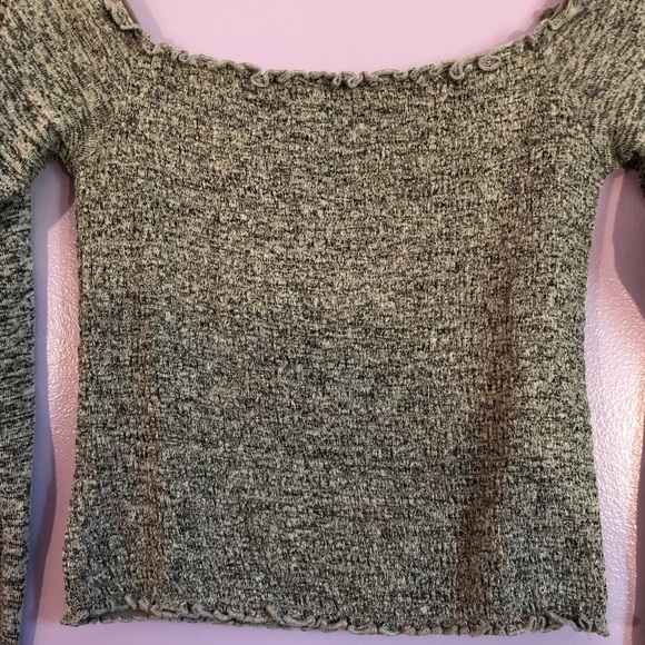 NWOT Hollister Grayscale Frill Shirred Long Sleeve Cropped Top - Picture 2 of 9